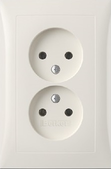 Berker S.1 wandcontactdoos 2 voudig zonder randaarde vertikaal met volle afdekplaat voor 1 inbouwdoos conform DIN 49073-1 zonder spreidklemmen kinderveilig polarwit RAL9010 glanzend